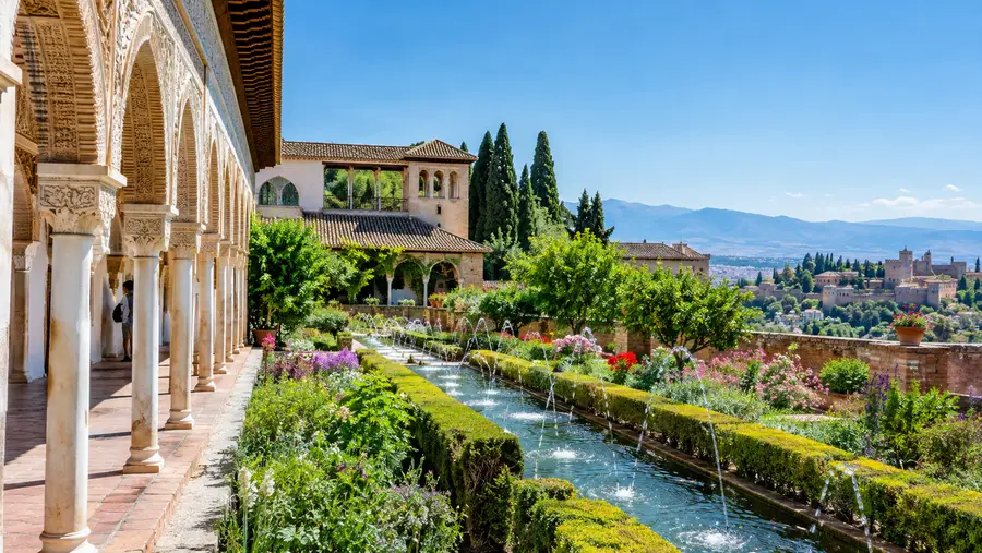 Generalife Gardens: Visiting the Alhambra Grounds