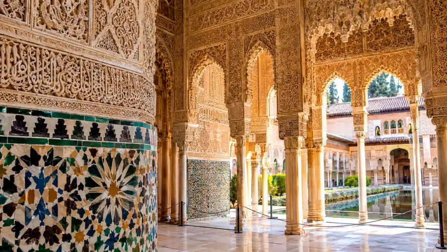 Inside the Nasrid Palaces: Rooms, Architecture & Highlights