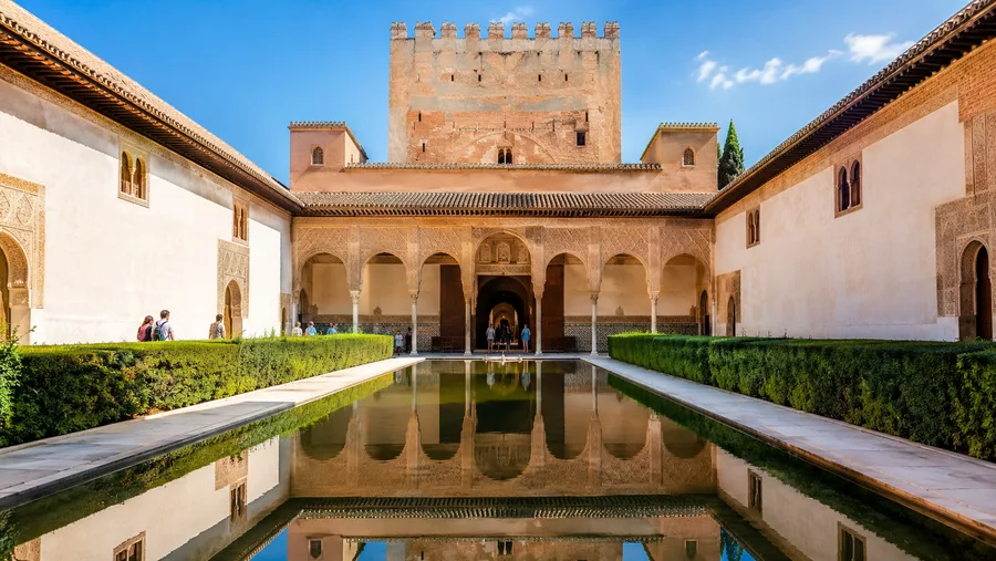 Inside the Nasrid Palaces: Rooms, Architecture & Highlights