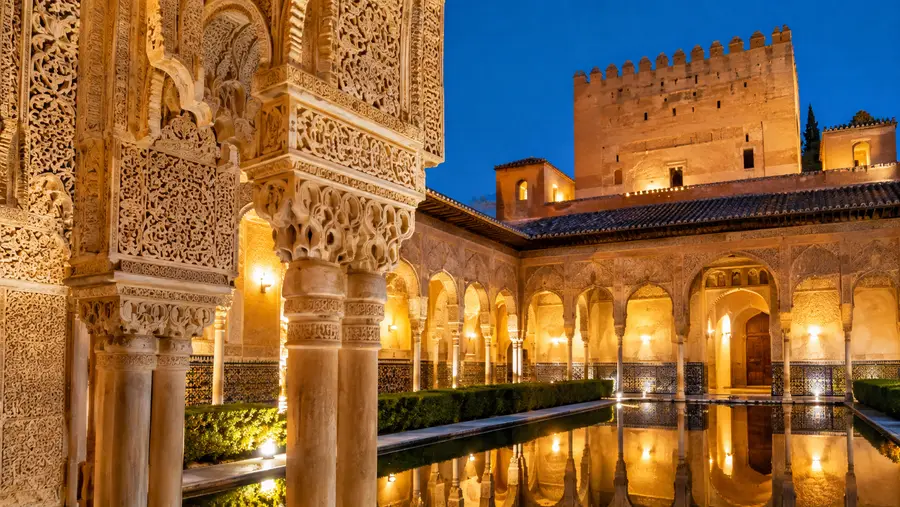 Nasrid Palaces Night Visit: Tickets and Tour Guide